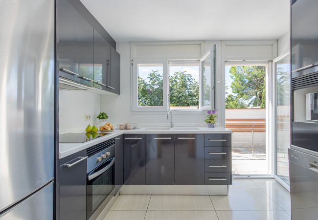 Villa in Empuriabrava - 0031-TER Huis aan kanaal met zwembad, aanlegplaats en studio Villa in Empuriabrava - 0031-TER Huis aan kanaal met zwembad, aanlegplaats en studio