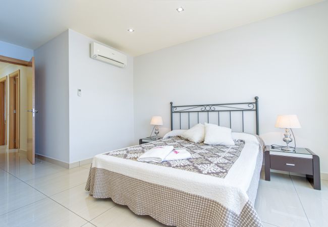 Villa in Empuriabrava - 0031-TER Huis aan kanaal met zwembad, aanlegplaats en studio Villa in Empuriabrava - 0031-TER Huis aan kanaal met zwembad, aanlegplaats en studio