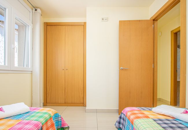 Villa in Empuriabrava - 0031-TER Huis aan kanaal met zwembad, aanlegplaats en studio Villa in Empuriabrava - 0031-TER Huis aan kanaal met zwembad, aanlegplaats en studio