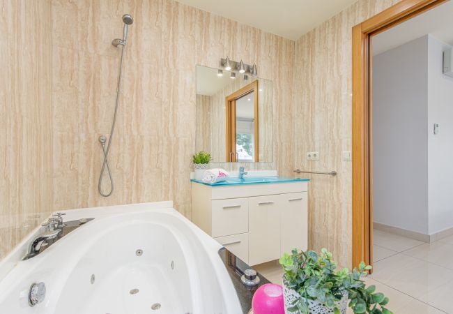 Villa in Empuriabrava - 0031-TER Huis aan kanaal met zwembad, aanlegplaats en studio Villa in Empuriabrava - 0031-TER Huis aan kanaal met zwembad, aanlegplaats en studio