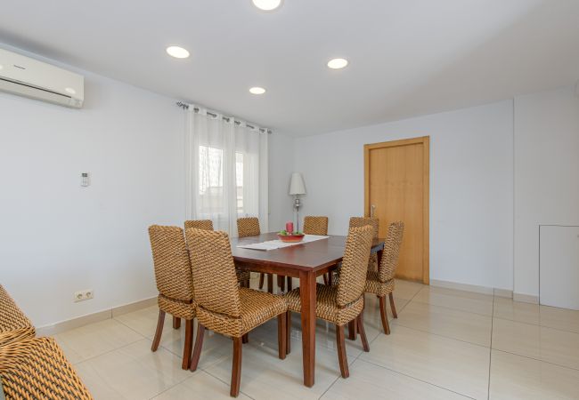 Villa in Empuriabrava - 0031-TER Huis aan kanaal met zwembad, aanlegplaats en studio Villa in Empuriabrava - 0031-TER Huis aan kanaal met zwembad, aanlegplaats en studio