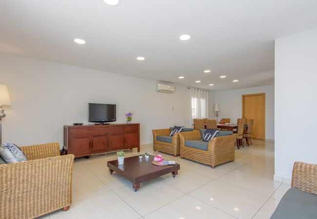 Villa in Empuriabrava - 0031-TER Huis aan kanaal met zwembad, aanlegplaats en studio Villa in Empuriabrava - 0031-TER Huis aan kanaal met zwembad, aanlegplaats en studio