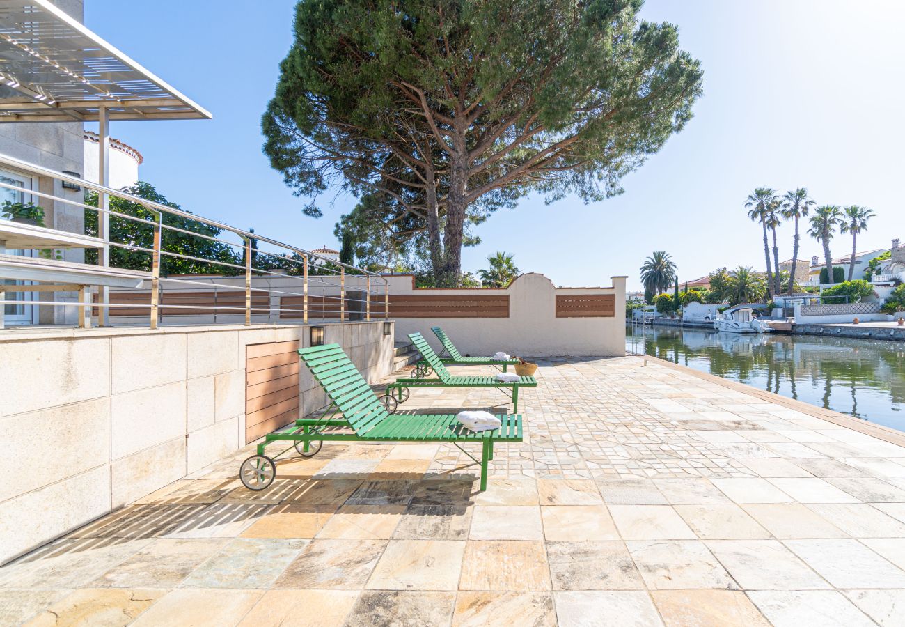 Villa in Empuriabrava - 0031-TER Huis aan kanaal met zwembad, aanlegplaats en studio