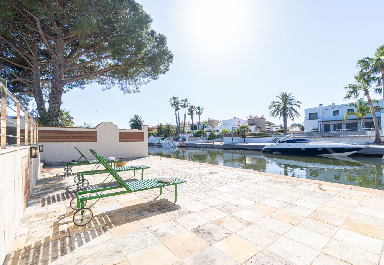 Villa in Empuriabrava - 0031-TER Huis aan kanaal met zwembad, aanlegplaats en studio
