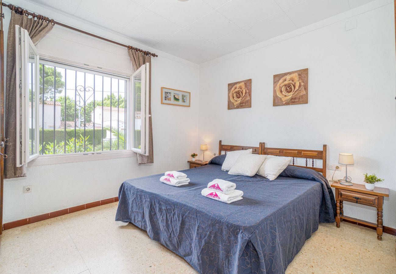 Villa in Empuriabrava - 0119-MONTSENY Huis met studio