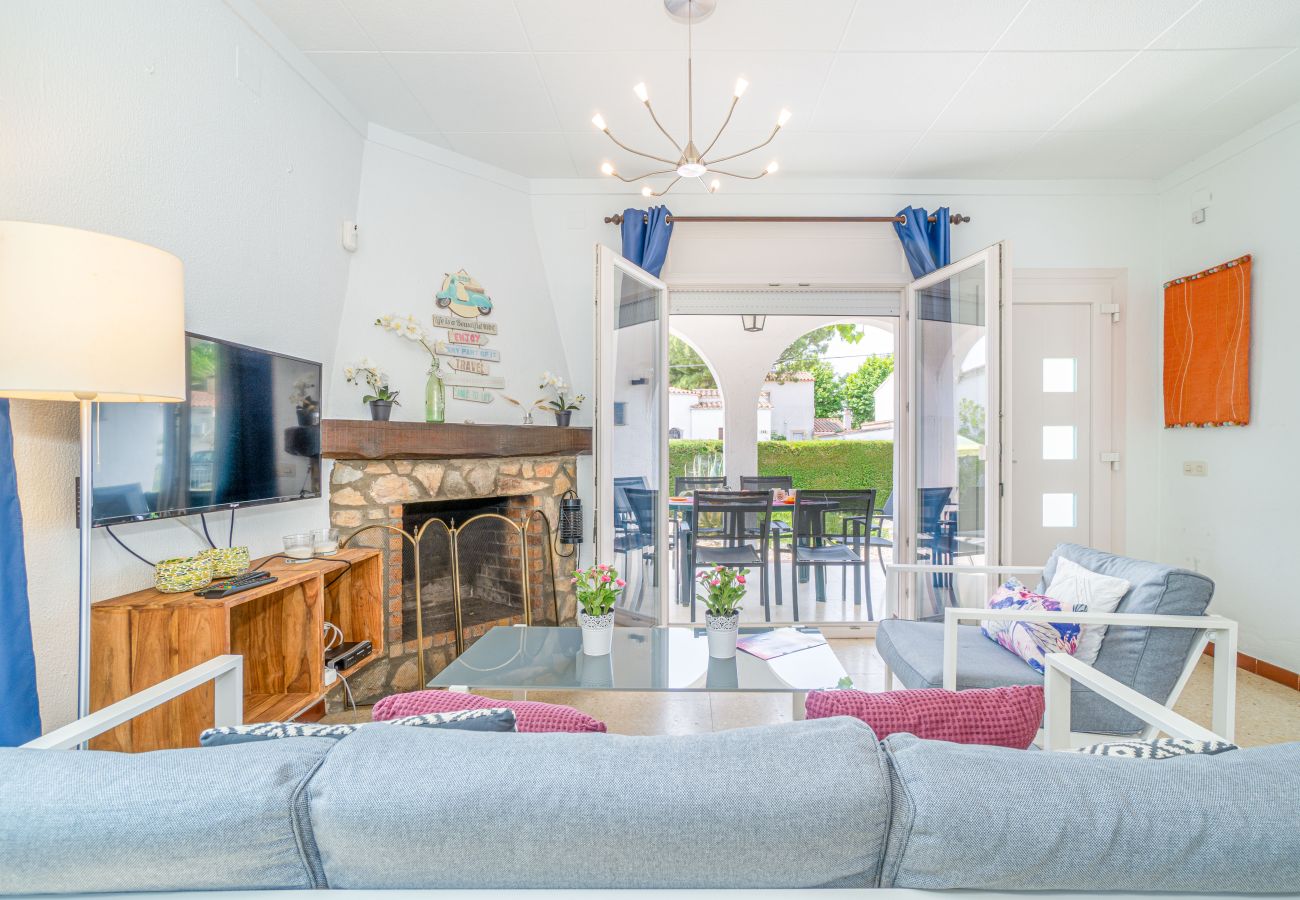 Villa in Empuriabrava - 0119-MONTSENY Huis met studio