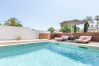 Villa in Empuriabrava - 0106-LLOBREGAT Huis aan het kanaal met zwembad en aanlegplaats