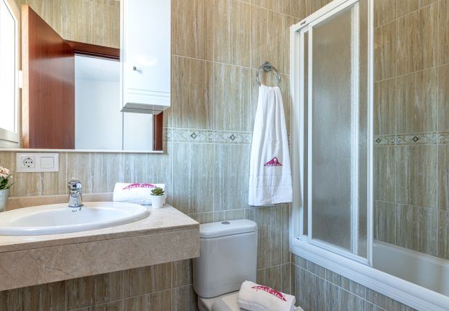 Villa in Empuriabrava - 0145-PANI Huis aan kanaal met zwembad en aanlegplaats Villa in Empuriabrava - 0145-PANI Huis aan kanaal met zwembad en aanlegplaats