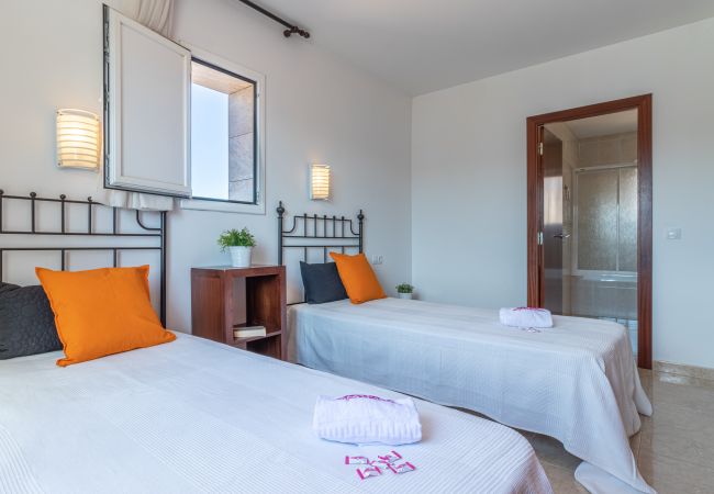 Villa in Empuriabrava - 0145-PANI Huis aan kanaal met zwembad en aanlegplaats Villa in Empuriabrava - 0145-PANI Huis aan kanaal met zwembad en aanlegplaats