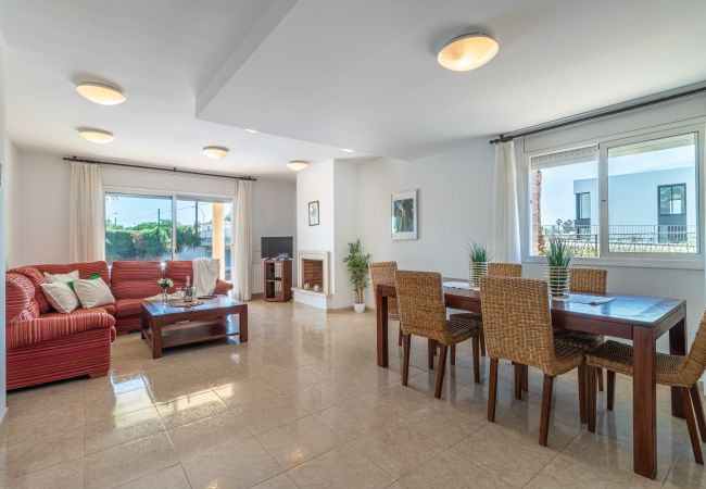 Villa in Empuriabrava - 0145-PANI Huis aan kanaal met zwembad en aanlegplaats Villa in Empuriabrava - 0145-PANI Huis aan kanaal met zwembad en aanlegplaats