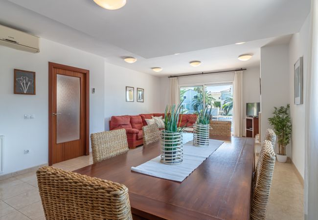 Villa in Empuriabrava - 0145-PANI Huis aan kanaal met zwembad en aanlegplaats Villa in Empuriabrava - 0145-PANI Huis aan kanaal met zwembad en aanlegplaats