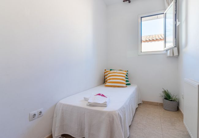 Villa in Empuriabrava - 0145-PANI Huis aan kanaal met zwembad en aanlegplaats Villa in Empuriabrava - 0145-PANI Huis aan kanaal met zwembad en aanlegplaats