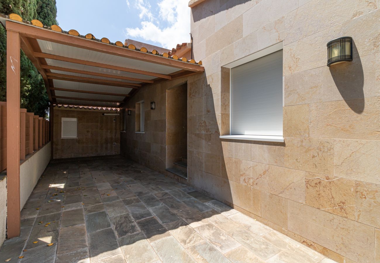 Villa in Empuriabrava - 0141-PANI Huis aan kanaal met zwembad en aanlegplaats