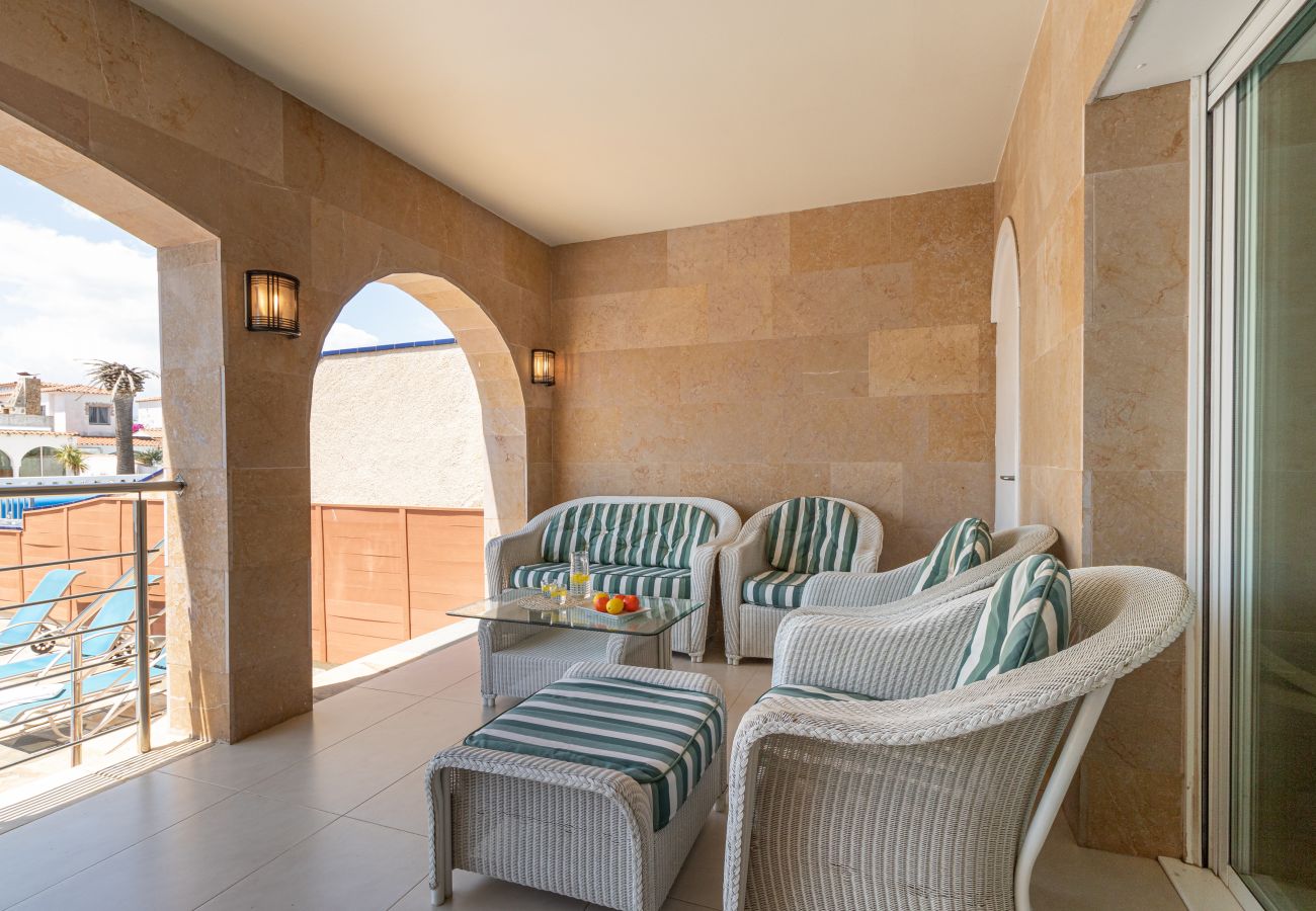 Villa in Empuriabrava - 0141-PANI Huis aan kanaal met zwembad en aanlegplaats