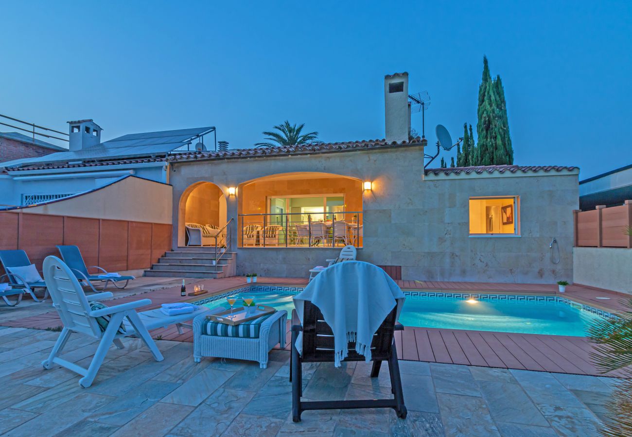 Villa in Empuriabrava - 0141-PANI Huis aan kanaal met zwembad en aanlegplaats