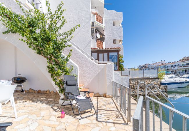 Villa in Empuriabrava - 0153-PORTO FINO Huis aan het kanaal met aanlegsteiger Villa in Empuriabrava - 0153-PORTO FINO Huis aan het kanaal met aanlegsteiger