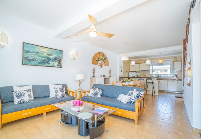 Villa in Empuriabrava - 0153-PORTO FINO Huis aan het kanaal met aanlegsteiger Villa in Empuriabrava - 0153-PORTO FINO Huis aan het kanaal met aanlegsteiger