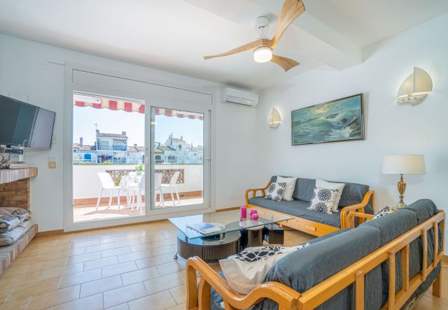 Villa in Empuriabrava - 0153-PORTO FINO Huis aan het kanaal met aanlegsteiger Villa in Empuriabrava - 0153-PORTO FINO Huis aan het kanaal met aanlegsteiger