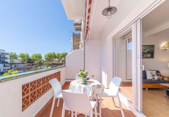 Villa in Empuriabrava - 0153-PORTO FINO Huis aan het kanaal met aanlegsteiger Villa in Empuriabrava - 0153-PORTO FINO Huis aan het kanaal met aanlegsteiger