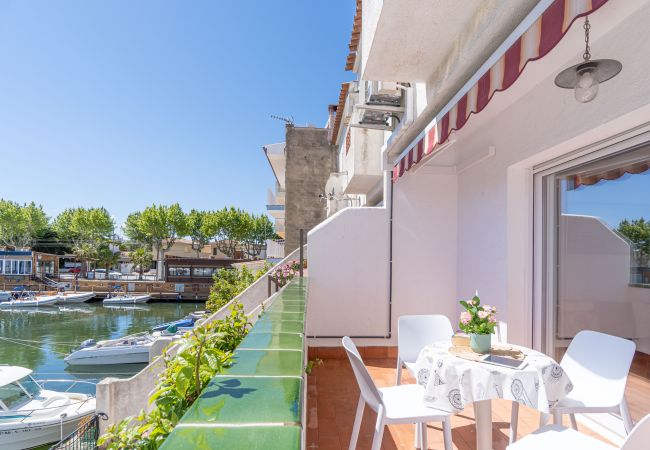 Villa in Empuriabrava - 0153-PORTO FINO Huis aan het kanaal met aanlegsteiger Villa in Empuriabrava - 0153-PORTO FINO Huis aan het kanaal met aanlegsteiger