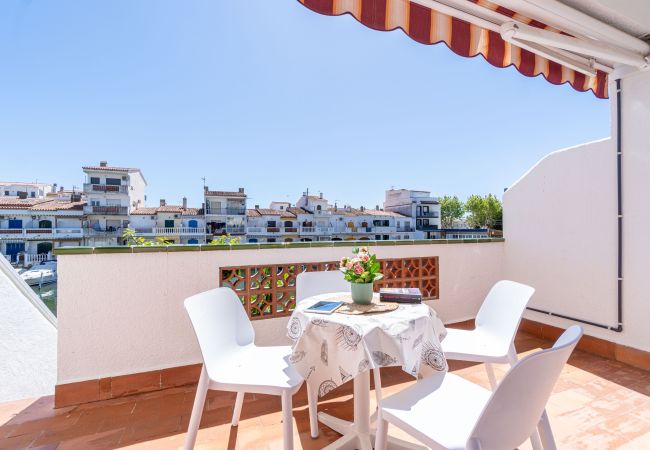 Villa in Empuriabrava - 0153-PORTO FINO Huis aan het kanaal met aanlegsteiger Villa in Empuriabrava - 0153-PORTO FINO Huis aan het kanaal met aanlegsteiger