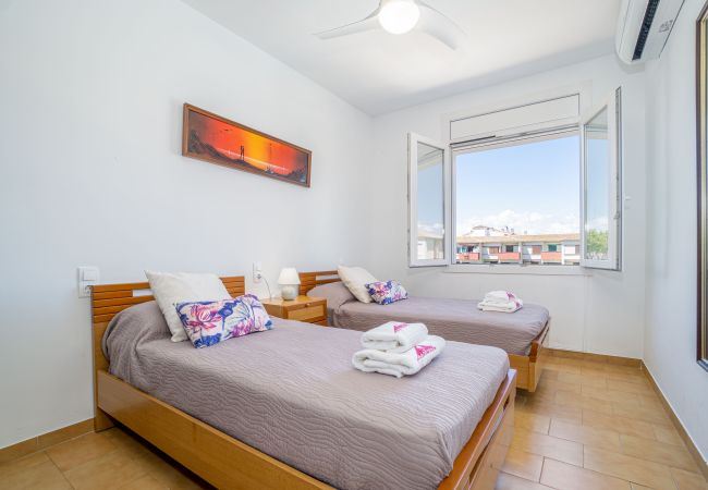 Villa in Empuriabrava - 0153-PORTO FINO Huis aan het kanaal met aanlegsteiger Villa in Empuriabrava - 0153-PORTO FINO Huis aan het kanaal met aanlegsteiger