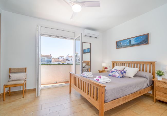 Villa in Empuriabrava - 0153-PORTO FINO Huis aan het kanaal met aanlegsteiger Villa in Empuriabrava - 0153-PORTO FINO Huis aan het kanaal met aanlegsteiger