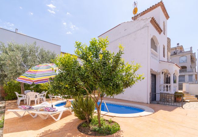 Villa in Empuriabrava - 0191-SANT MAURICI Huis met privé-zwembad