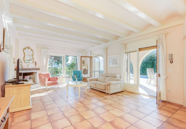 Villa in Empuriabrava - 0010-TER Huis aan kanaal met zwembad en aanlegplaats Villa in Empuriabrava - 0010-TER Huis aan kanaal met zwembad en aanlegplaats