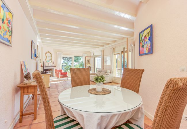 Villa in Empuriabrava - 0010-TER Huis aan kanaal met zwembad en aanlegplaats Villa in Empuriabrava - 0010-TER Huis aan kanaal met zwembad en aanlegplaats