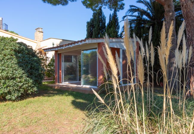 Villa in Empuriabrava - 0010-TER Huis aan kanaal met zwembad en aanlegplaats Villa in Empuriabrava - 0010-TER Huis aan kanaal met zwembad en aanlegplaats