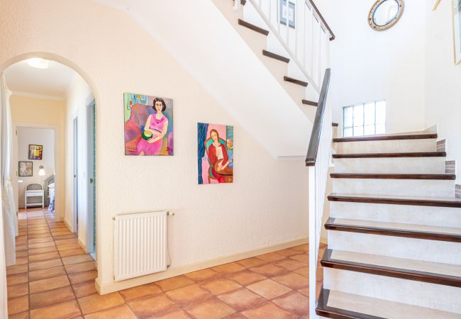 Villa in Empuriabrava - 0010-TER Huis aan kanaal met zwembad en aanlegplaats Villa in Empuriabrava - 0010-TER Huis aan kanaal met zwembad en aanlegplaats