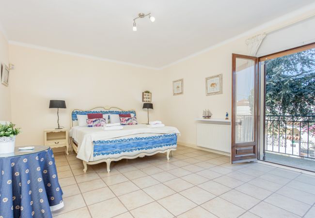 Villa in Empuriabrava - 0010-TER Huis aan kanaal met zwembad en aanlegplaats Villa in Empuriabrava - 0010-TER Huis aan kanaal met zwembad en aanlegplaats