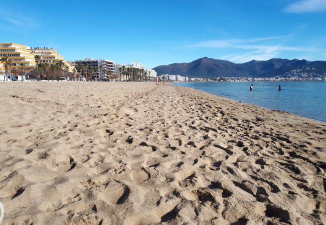 Appartement in Rosas / Roses - 2010-AV.PLATJA Appartement hoge status met gemeenschappelijk zwembad en parkeerplaats Appartement in Rosas / Roses - 2010-AV.PLATJA Appartement hoge status met gemeenschappelijk zwembad en parkeerplaats