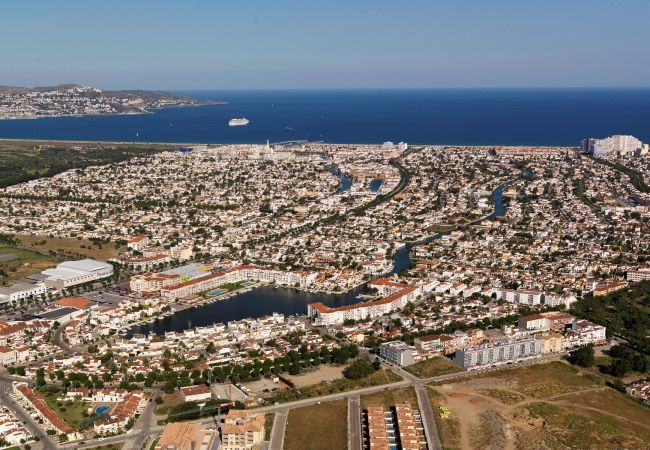 Villa in Empuriabrava - 0080-ALBERES Huis met zwembad Villa in Empuriabrava - 0080-ALBERES Huis met zwembad