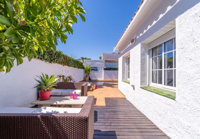 Villa in Empuriabrava - 0080-ALBERES Huis met zwembad Villa in Empuriabrava - 0080-ALBERES Huis met zwembad