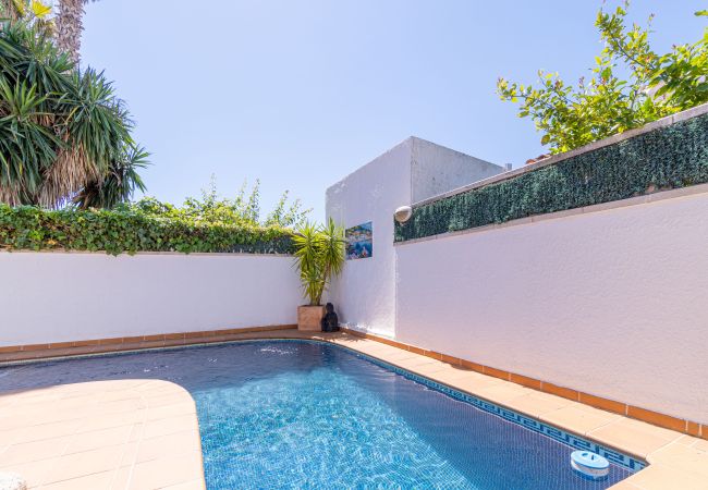 Villa in Empuriabrava - 0080-ALBERES Huis met zwembad Villa in Empuriabrava - 0080-ALBERES Huis met zwembad