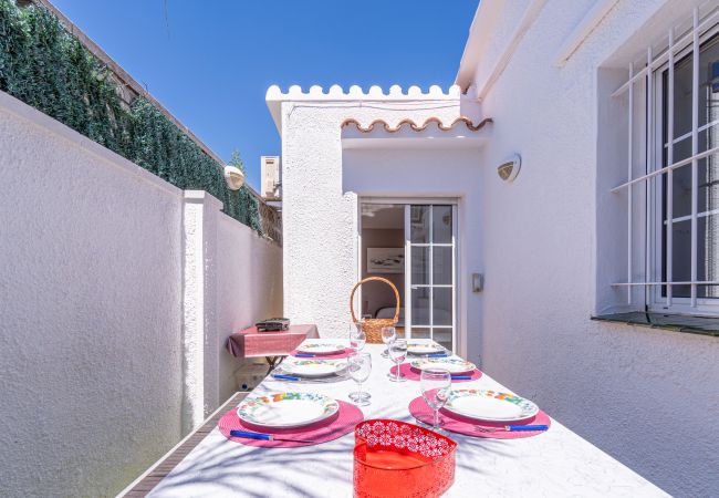 Villa in Empuriabrava - 0080-ALBERES Huis met zwembad Villa in Empuriabrava - 0080-ALBERES Huis met zwembad