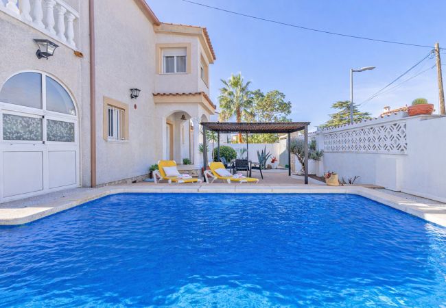 Villa in Empuriabrava - 0007-REQUESENS Huis met privé-zwembad en wifi