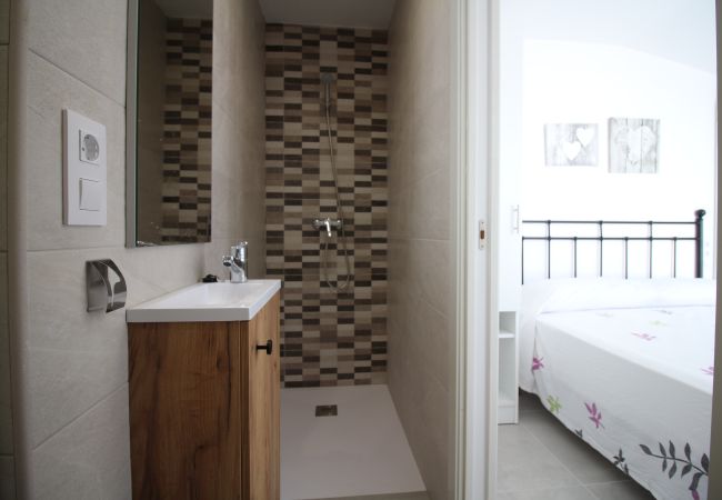 Villa in Empuriabrava - 0100-LLOBREGAT Huis aan kanaal met zwembad, aanlegplaats en studio Villa in Empuriabrava - 0100-LLOBREGAT Huis aan kanaal met zwembad, aanlegplaats en studio