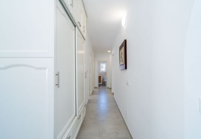 Villa in Empuriabrava - 0100-LLOBREGAT Huis aan kanaal met zwembad, aanlegplaats en studio Villa in Empuriabrava - 0100-LLOBREGAT Huis aan kanaal met zwembad, aanlegplaats en studio