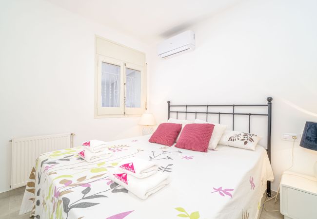 Villa in Empuriabrava - 0100-LLOBREGAT Huis aan kanaal met zwembad, aanlegplaats en studio Villa in Empuriabrava - 0100-LLOBREGAT Huis aan kanaal met zwembad, aanlegplaats en studio