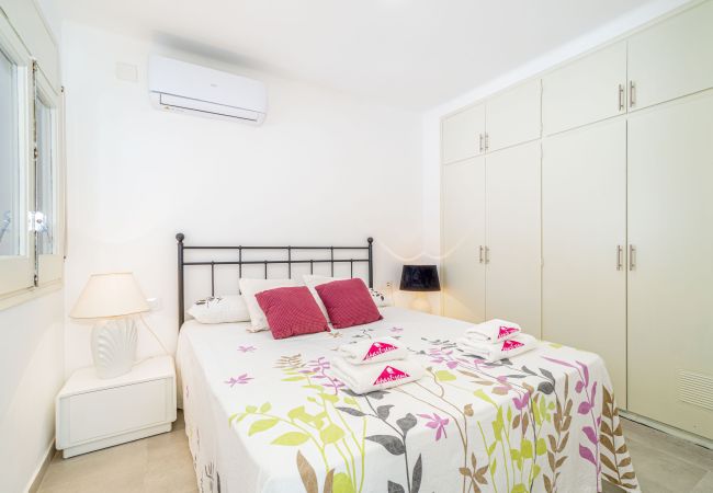 Villa in Empuriabrava - 0100-LLOBREGAT Huis aan kanaal met zwembad, aanlegplaats en studio Villa in Empuriabrava - 0100-LLOBREGAT Huis aan kanaal met zwembad, aanlegplaats en studio