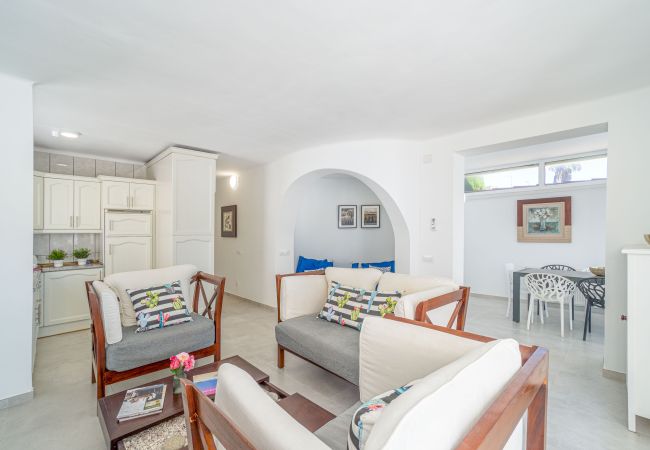 Villa in Empuriabrava - 0100-LLOBREGAT Huis aan kanaal met zwembad, aanlegplaats en studio Villa in Empuriabrava - 0100-LLOBREGAT Huis aan kanaal met zwembad, aanlegplaats en studio