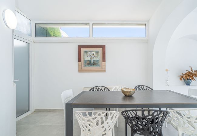 Villa in Empuriabrava - 0100-LLOBREGAT Huis aan kanaal met zwembad, aanlegplaats en studio Villa in Empuriabrava - 0100-LLOBREGAT Huis aan kanaal met zwembad, aanlegplaats en studio