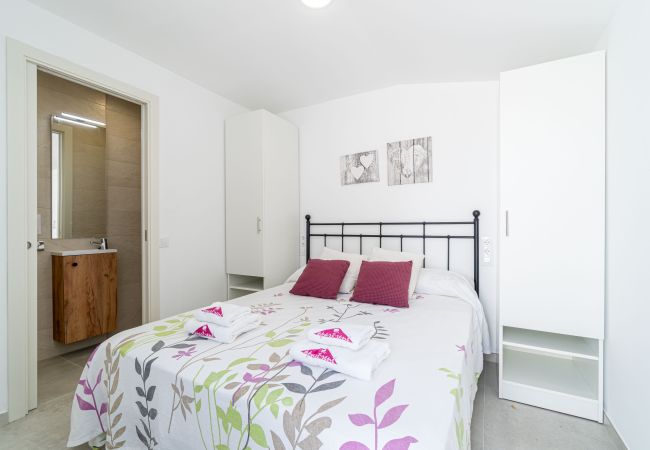 Villa in Empuriabrava - 0100-LLOBREGAT Huis aan kanaal met zwembad, aanlegplaats en studio Villa in Empuriabrava - 0100-LLOBREGAT Huis aan kanaal met zwembad, aanlegplaats en studio