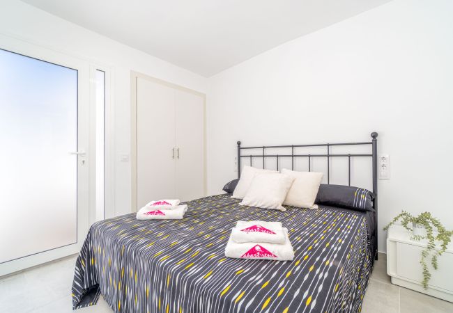 Villa in Empuriabrava - 0100-LLOBREGAT Huis aan kanaal met zwembad, aanlegplaats en studio Villa in Empuriabrava - 0100-LLOBREGAT Huis aan kanaal met zwembad, aanlegplaats en studio