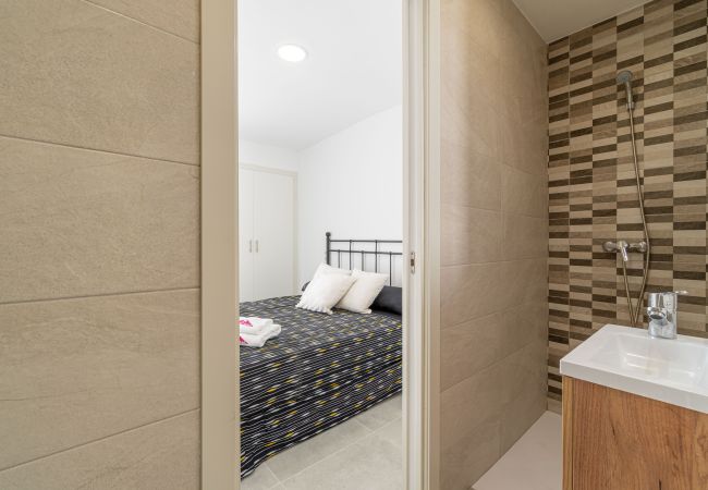 Villa in Empuriabrava - 0100-LLOBREGAT Huis aan kanaal met zwembad, aanlegplaats en studio Villa in Empuriabrava - 0100-LLOBREGAT Huis aan kanaal met zwembad, aanlegplaats en studio