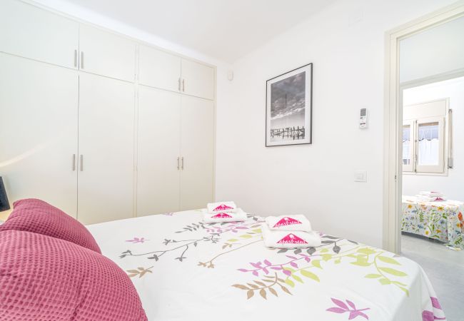 Villa in Empuriabrava - 0100-LLOBREGAT Huis aan kanaal met zwembad, aanlegplaats en studio Villa in Empuriabrava - 0100-LLOBREGAT Huis aan kanaal met zwembad, aanlegplaats en studio