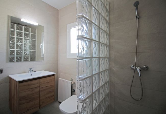 Villa in Empuriabrava - 0100-LLOBREGAT Huis aan kanaal met zwembad, aanlegplaats en studio Villa in Empuriabrava - 0100-LLOBREGAT Huis aan kanaal met zwembad, aanlegplaats en studio